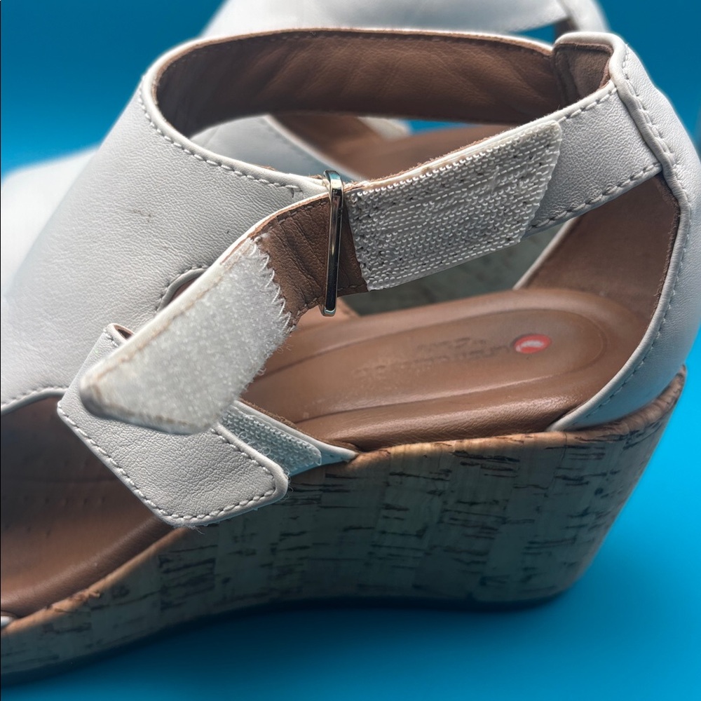 Clark’s Unstructured Plaza Strap Wedge White Leather Sandals, size 7, EUC - Picture 10 of 12